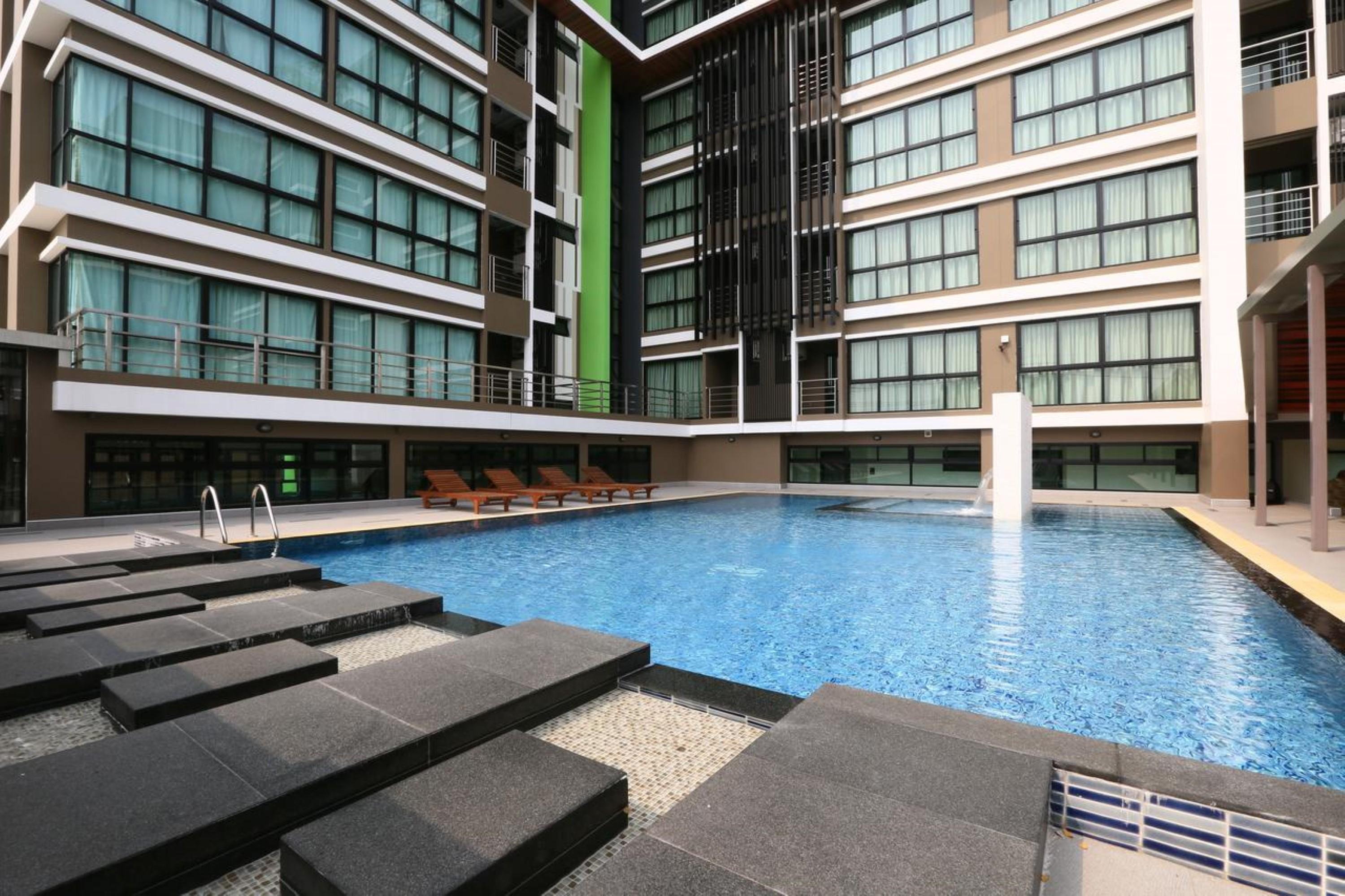 The Plimplace 2 Aparthotel Bangkok Exterior photo